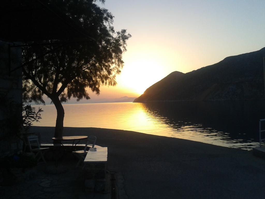 Nikolitsi Studios Symi Habitación foto