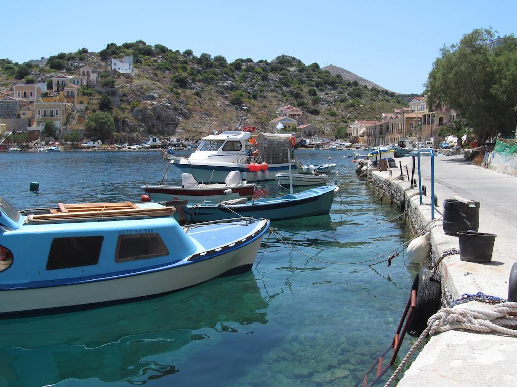 Nikolitsi Studios Symi Habitación foto